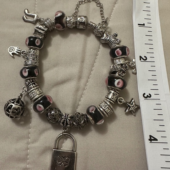 Handmade- NWOT –925 silver plated charm bracelet. Black/pnk beads variety charms - Picture 2 of 14